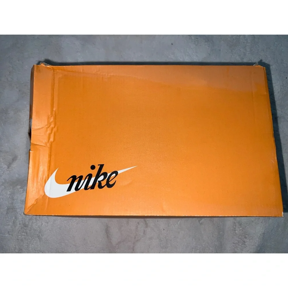 NIKE - Picture 6 of 6